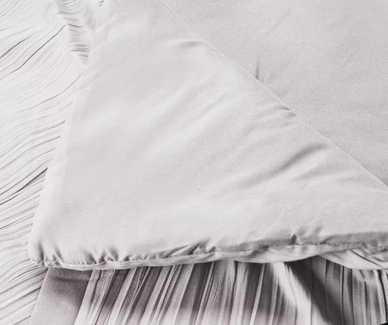 Broyhill Crinkle Comforter Set Broyhill Crinkle Comforter Set -Big Lots Furniture Store 810477712 4